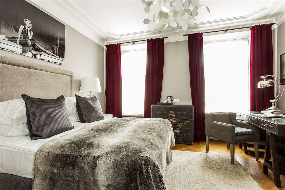 St. Petersbourg Hotel - Small Luxury Hotels Of The World Tallinn Bagian luar foto