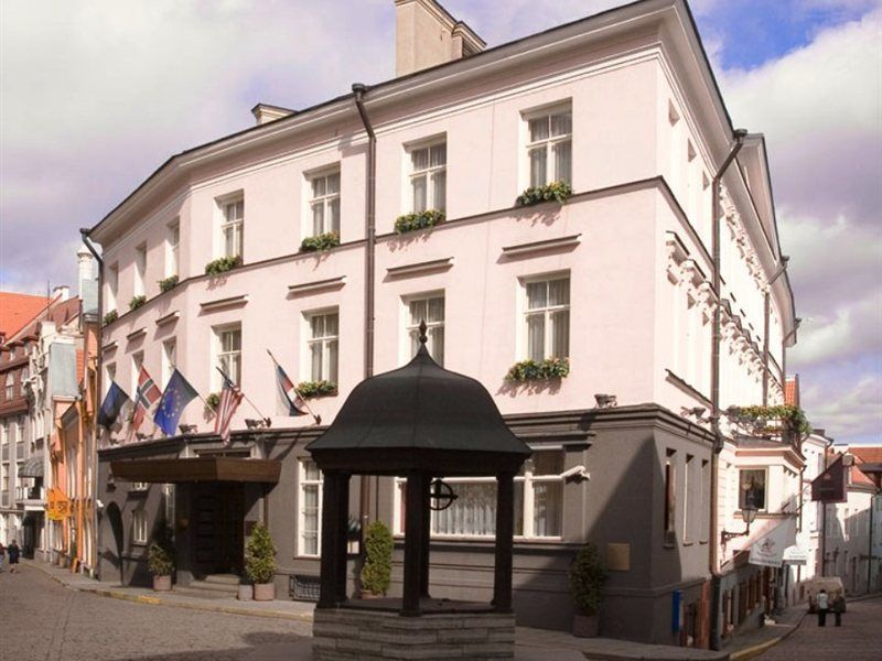 St. Petersbourg Hotel - Small Luxury Hotels Of The World Tallinn Bagian luar foto