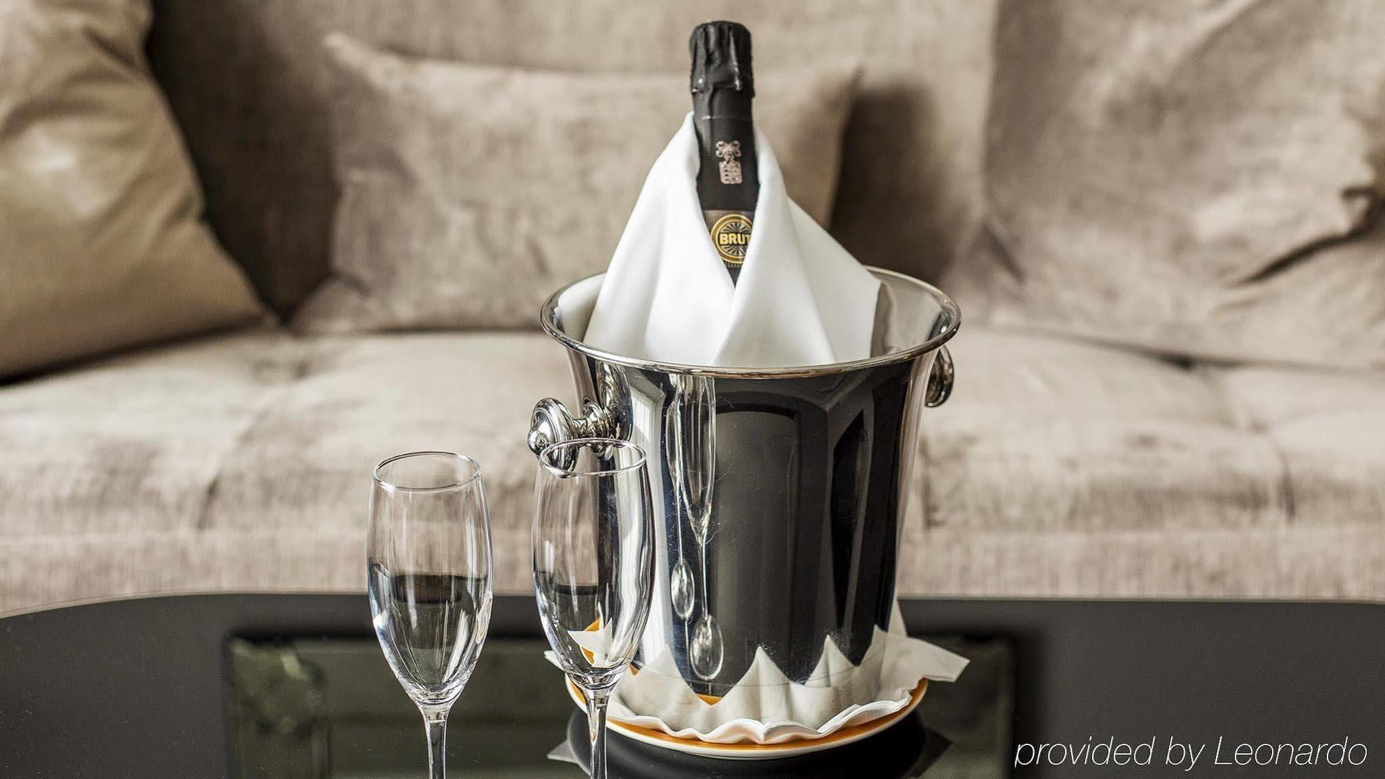 St. Petersbourg Hotel - Small Luxury Hotels Of The World Tallinn Bagian luar foto