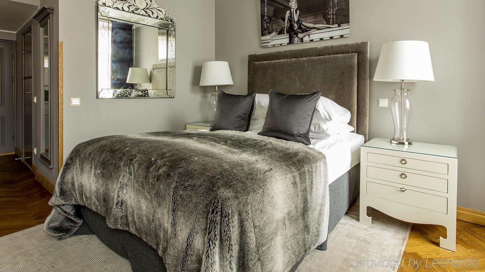 St. Petersbourg Hotel - Small Luxury Hotels Of The World Tallinn Bagian luar foto