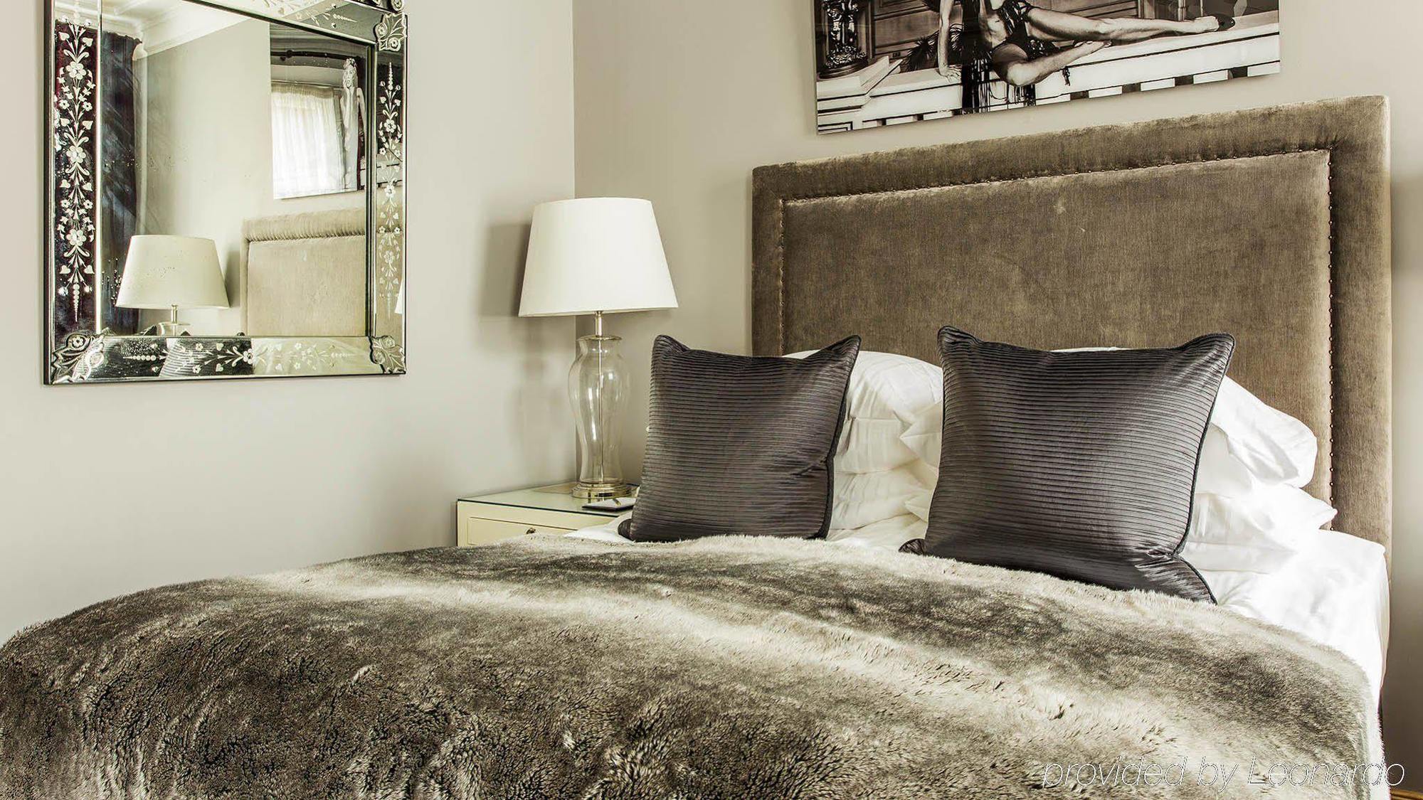 St. Petersbourg Hotel - Small Luxury Hotels Of The World Tallinn Bagian luar foto