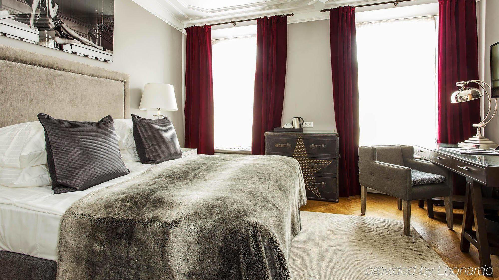 St. Petersbourg Hotel - Small Luxury Hotels Of The World Tallinn Bagian luar foto