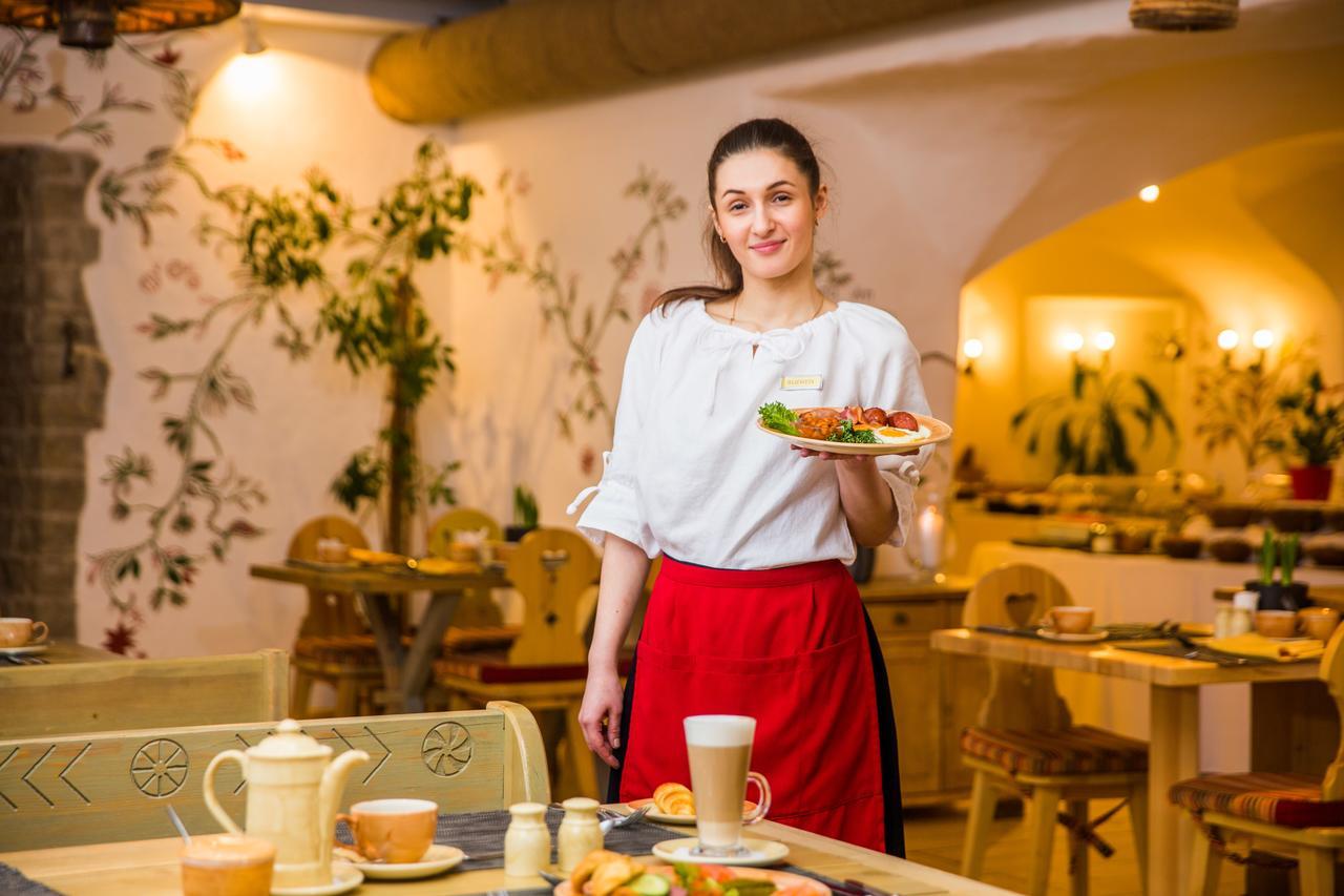 St. Petersbourg Hotel - Small Luxury Hotels Of The World Tallinn Bagian luar foto