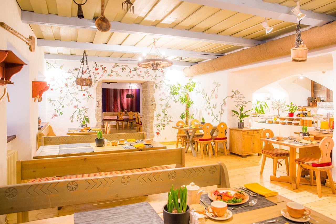 St. Petersbourg Hotel - Small Luxury Hotels Of The World Tallinn Bagian luar foto