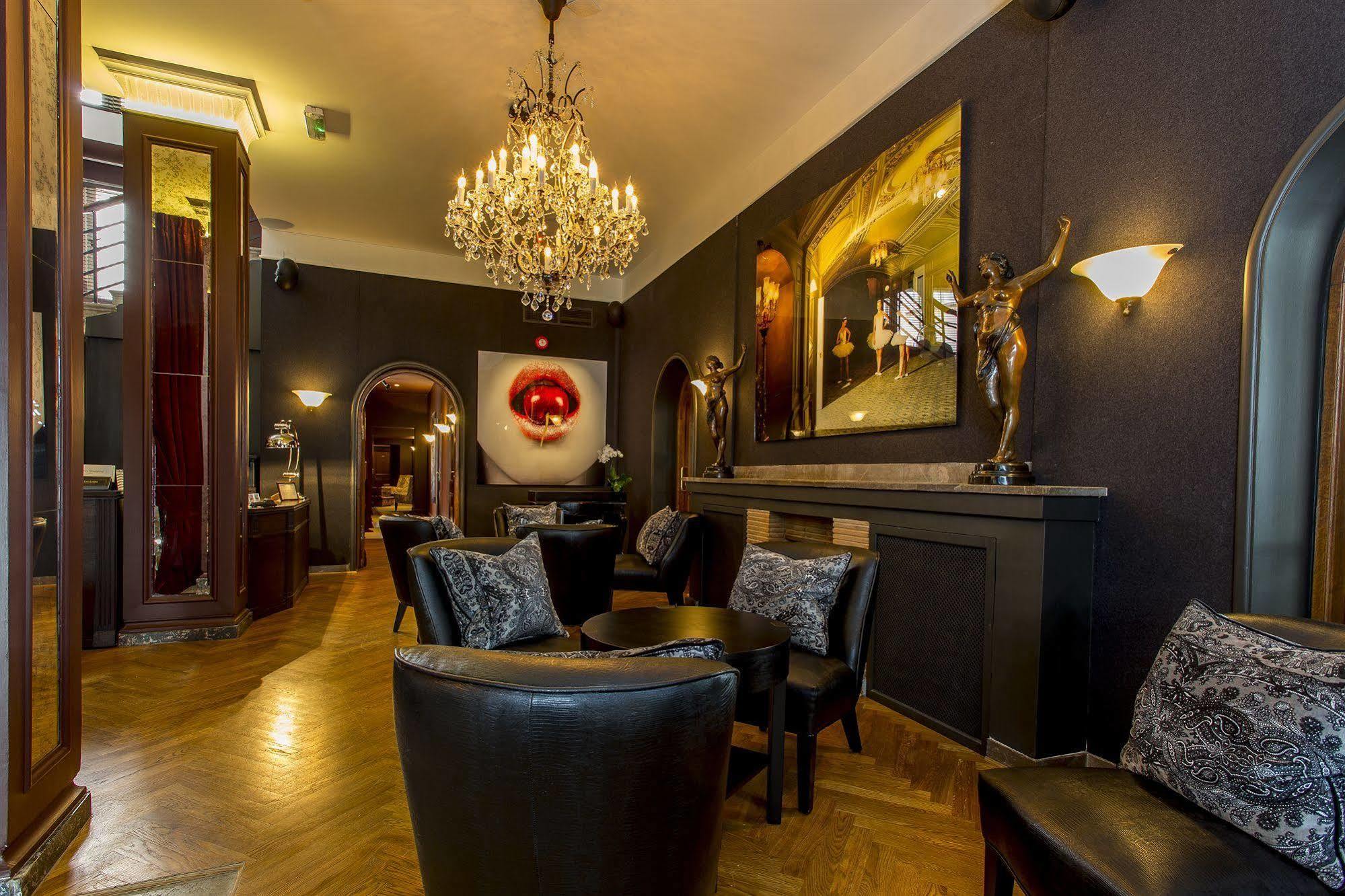 St. Petersbourg Hotel - Small Luxury Hotels Of The World Tallinn Bagian luar foto