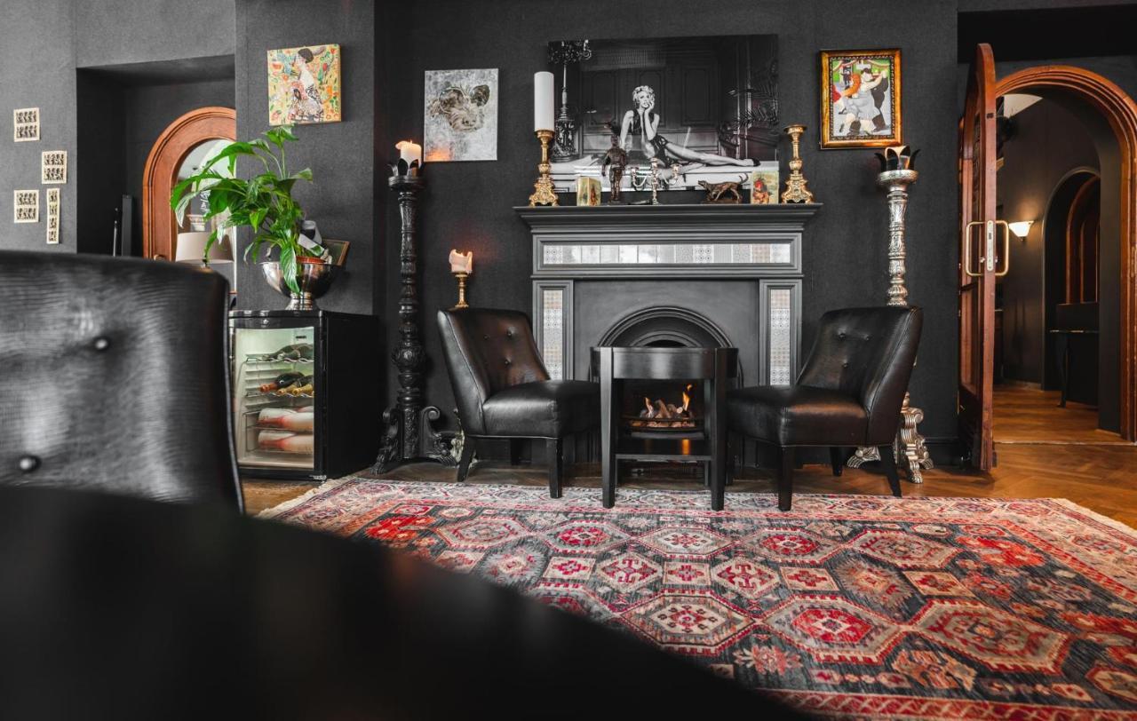 St. Petersbourg Hotel - Small Luxury Hotels Of The World Tallinn Bagian luar foto
