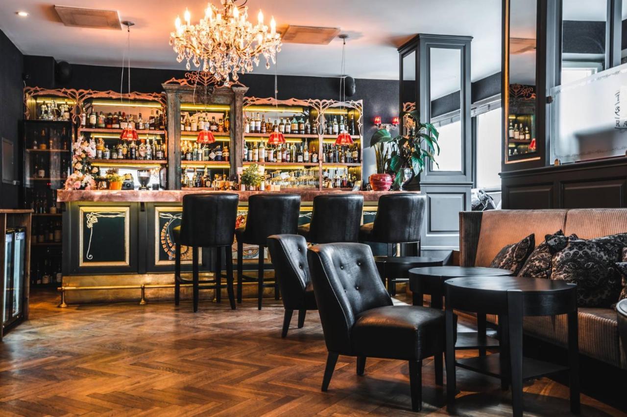 St. Petersbourg Hotel - Small Luxury Hotels Of The World Tallinn Bagian luar foto