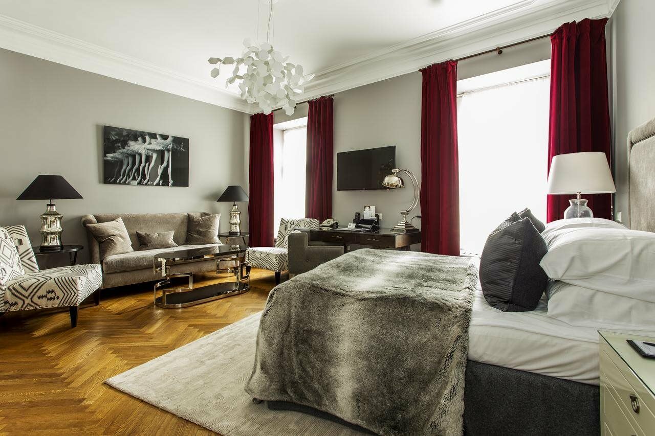 St. Petersbourg Hotel - Small Luxury Hotels Of The World Tallinn Bagian luar foto