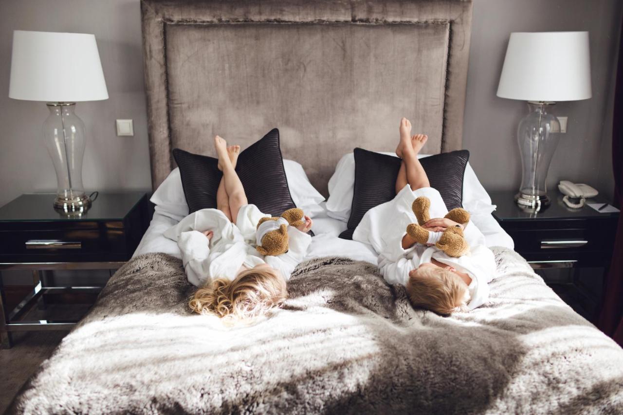 St. Petersbourg Hotel - Small Luxury Hotels Of The World Tallinn Bagian luar foto